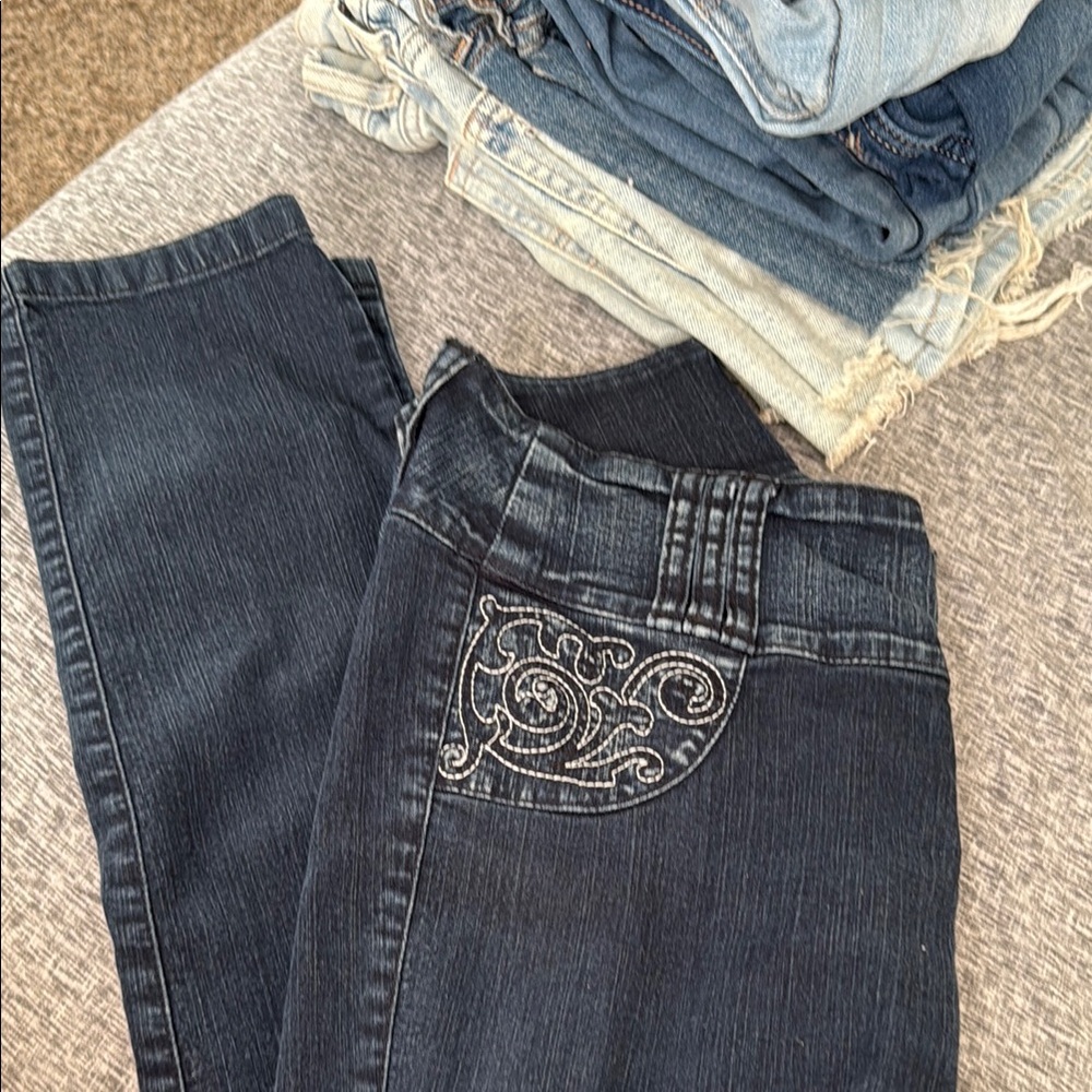 Women's Dark Blue Jeans with Embroidered Pockets